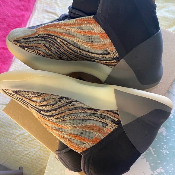 Yeezy QNTM - Picture 6 of 12